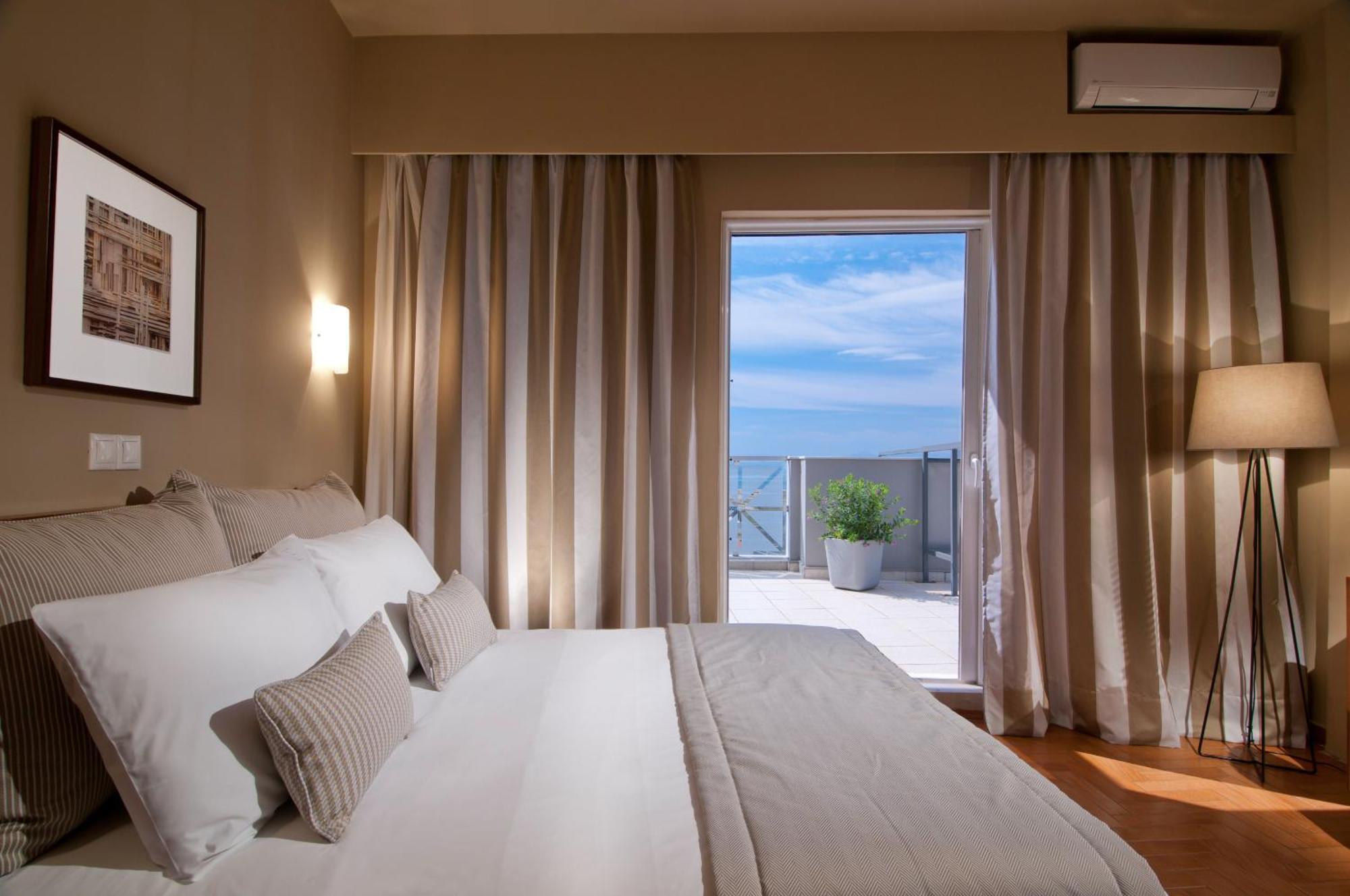 Hotel Delfini Piraeus Ngoại thất bức ảnh